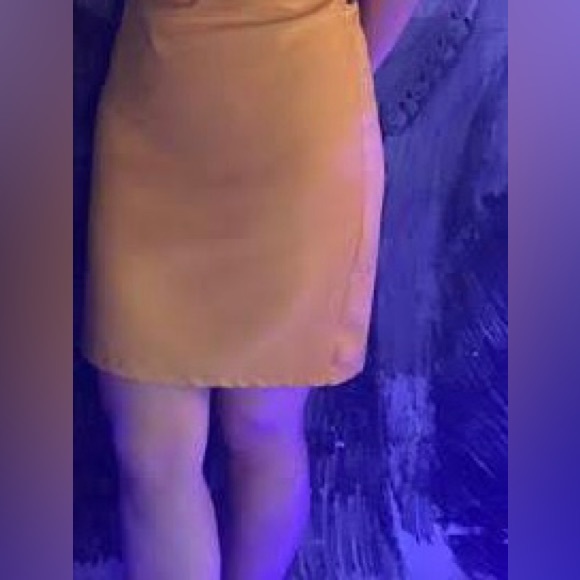 Yellow dress - Picture 2 of 7